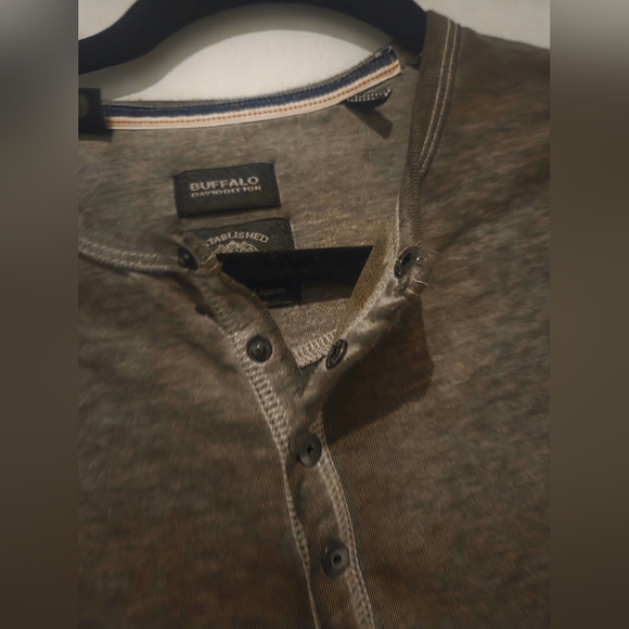 Buffalo David Bitton Mens Short Sleeve Henley Tee EUC Size M - Picture 7 of 13